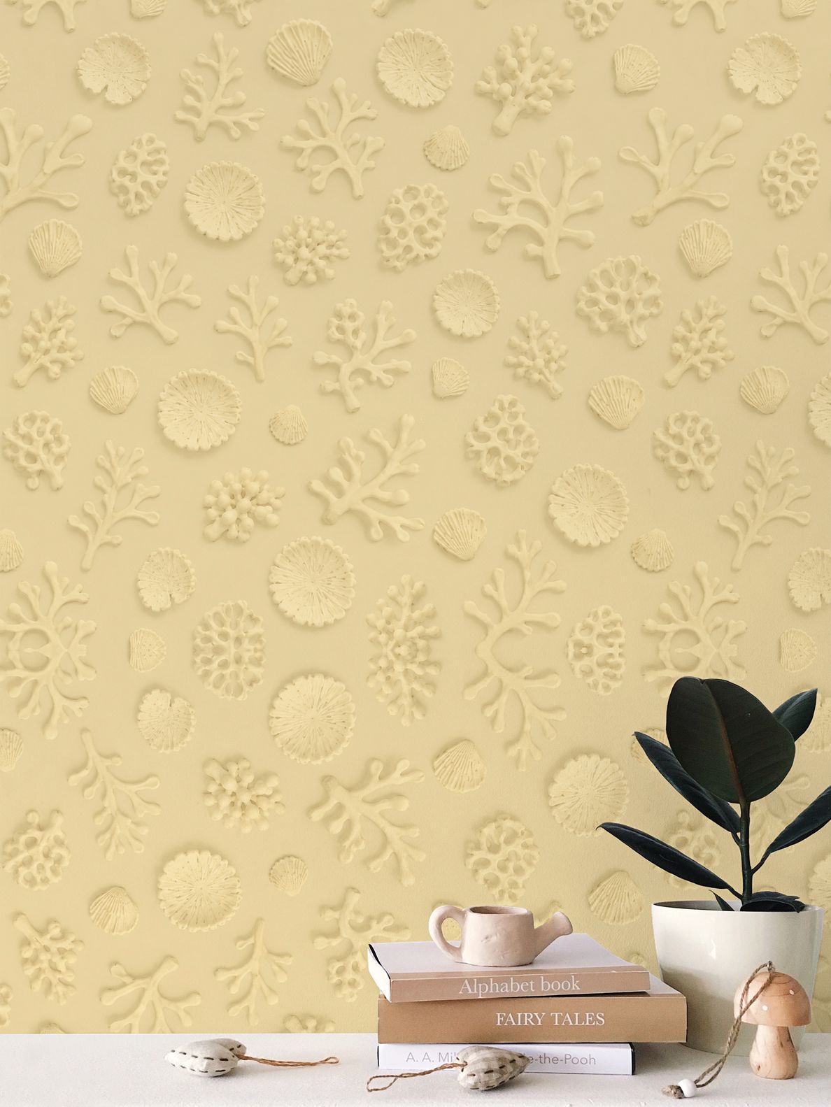 SHADOW CORAL - SUNLIT SHELL - REPEAT PATTERN WALLPAPER