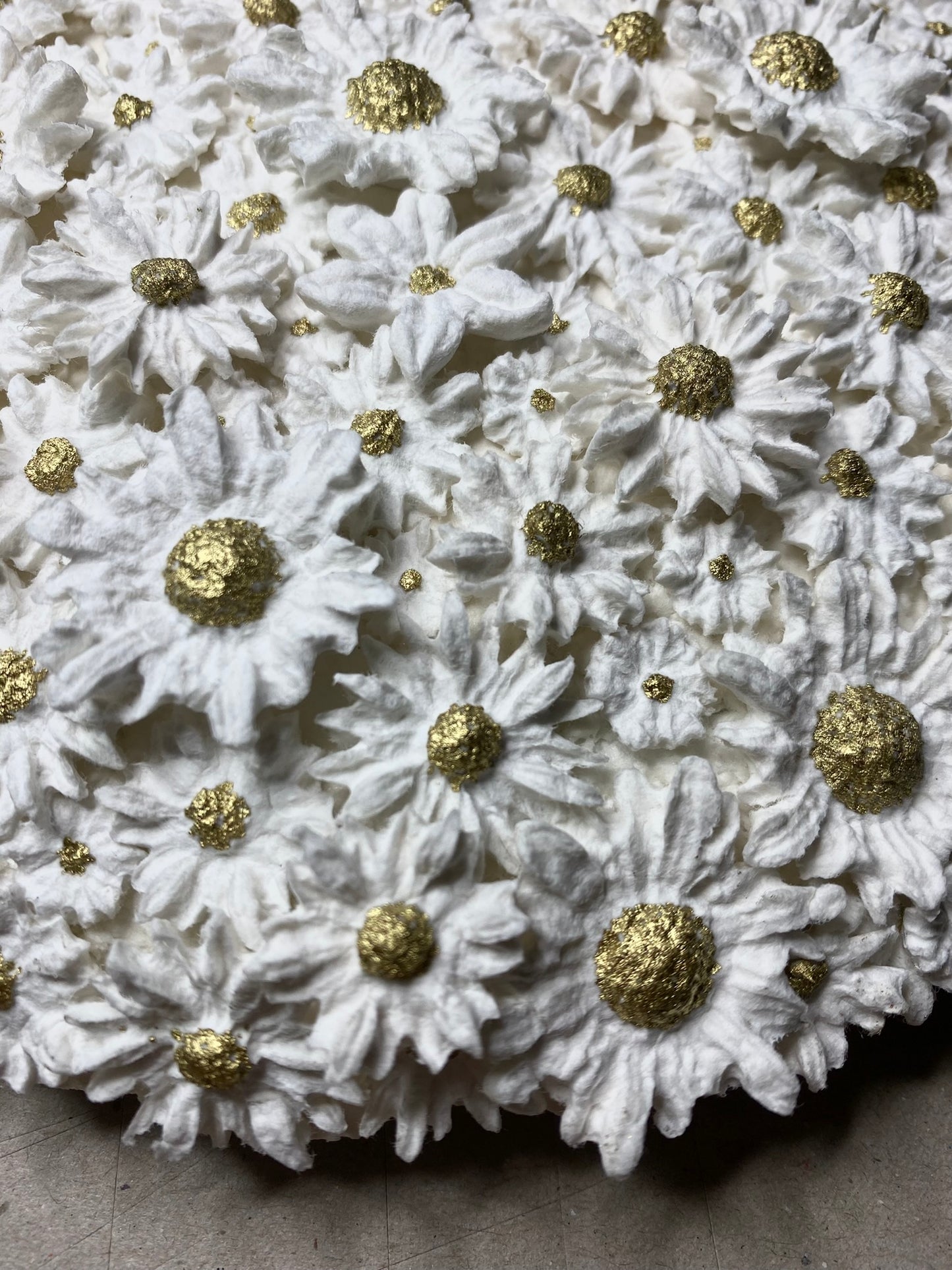 AS FRESH AS A DAISY (ROUND ON RAISED DOME)