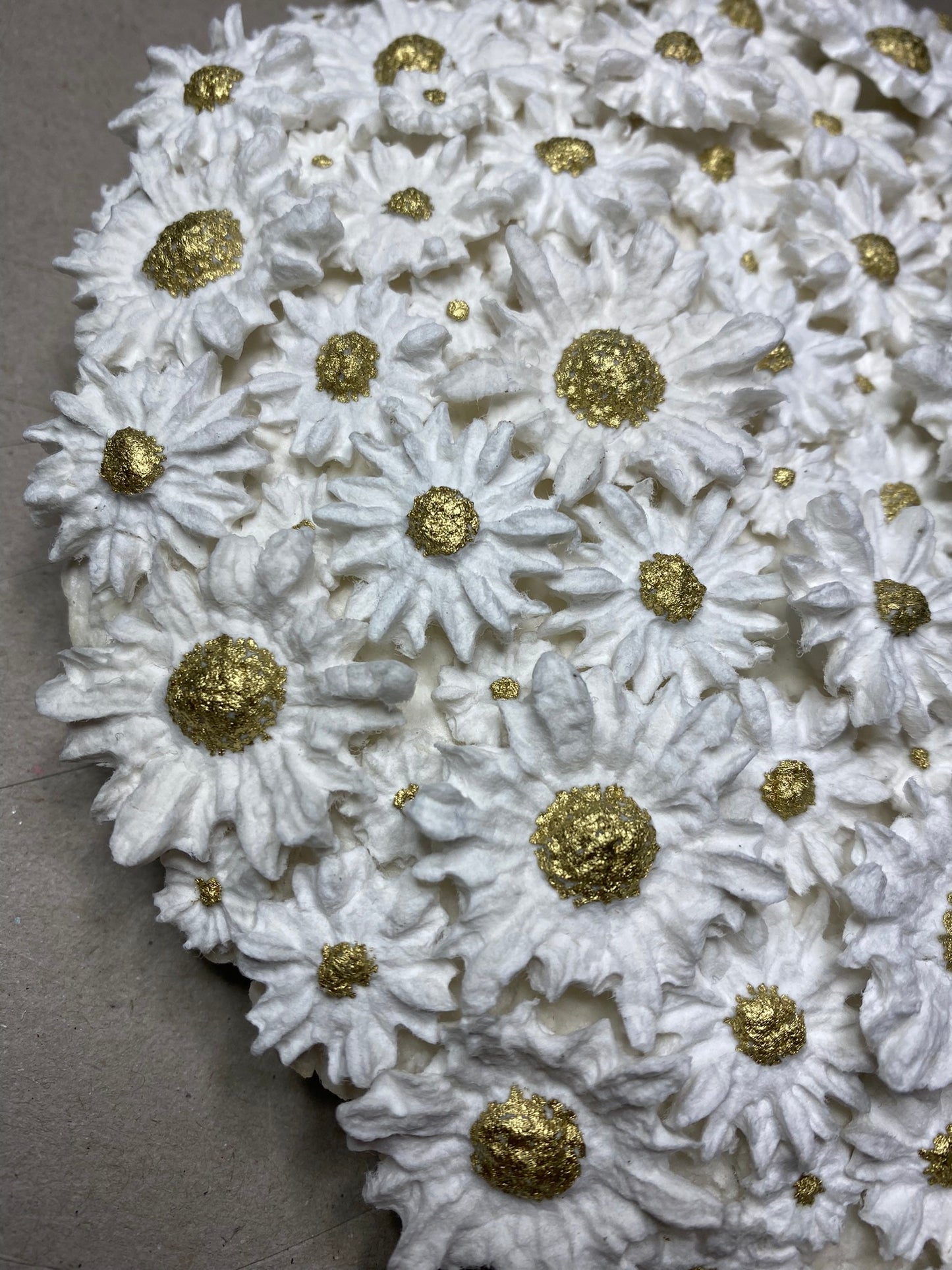 AS FRESH AS A DAISY (ROUND ON RAISED DOME)