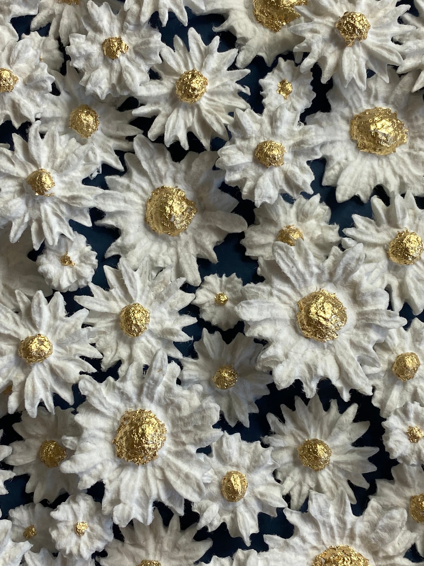 AS FREASH AS A DAISY (ROUND ON STIFFKEY BLUE)